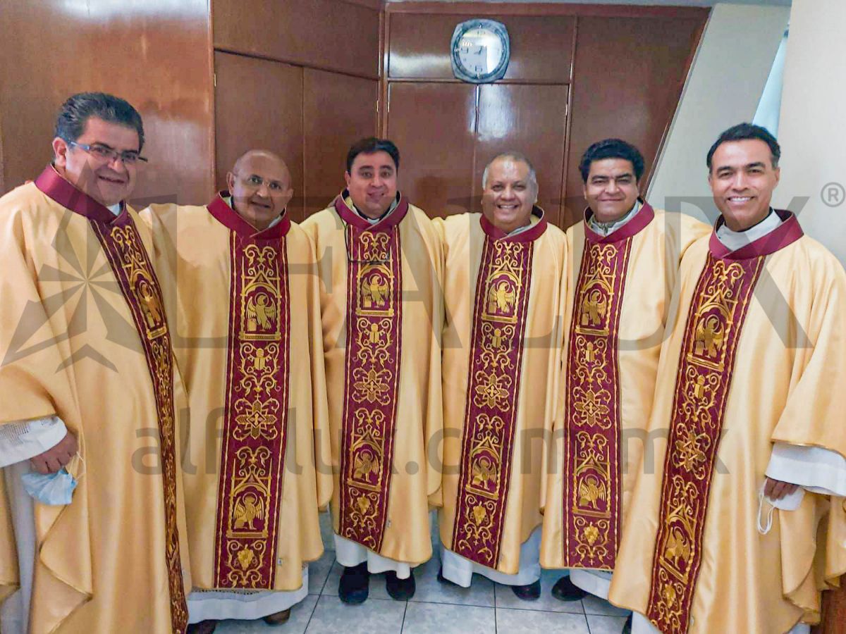 25 CUATRO EVANGELISTAS Clientes 11